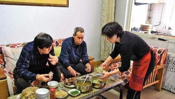 人为什么要吃饭「人为什么要吃饭表情包」